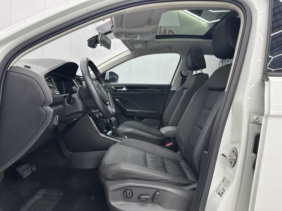Volkswagen T-Roc 2022 car image #4