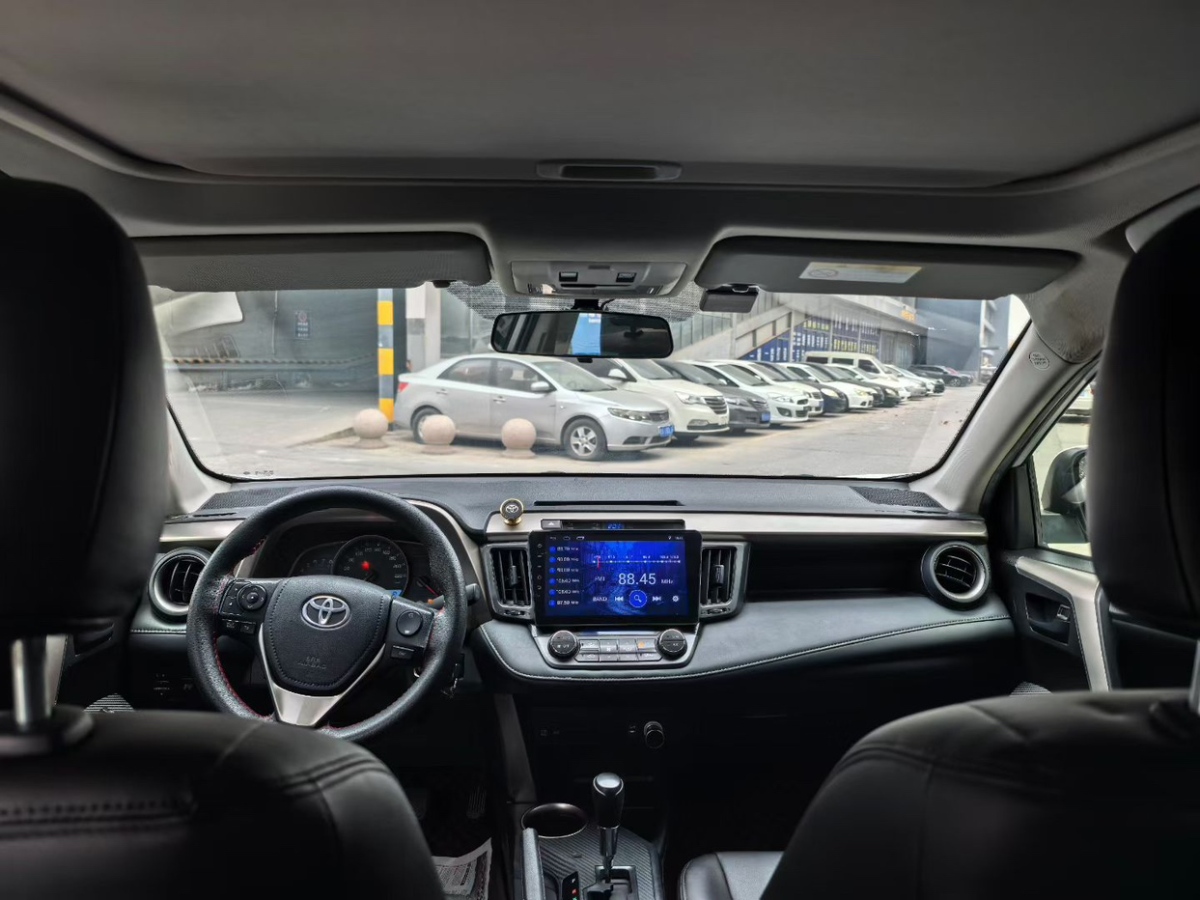 Toyota RAV4 2015 car image #4