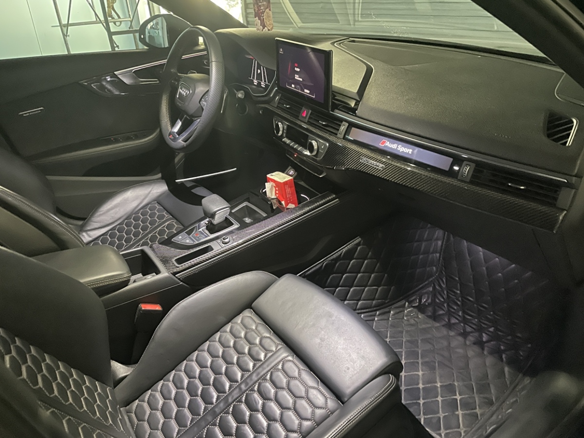 Audi RS 4 2023 image de voiture #4