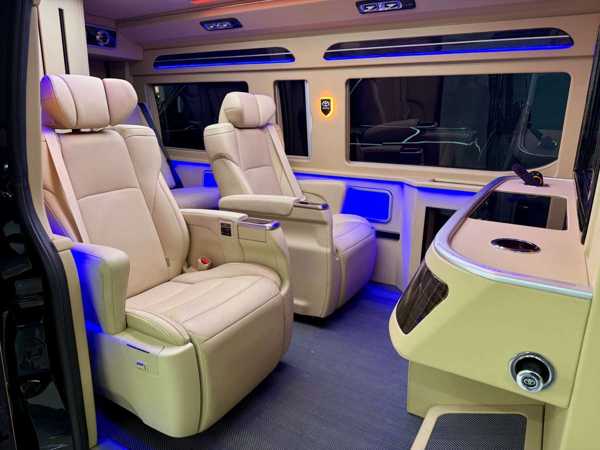 Toyota Hiace 2024 immagine di auto #4