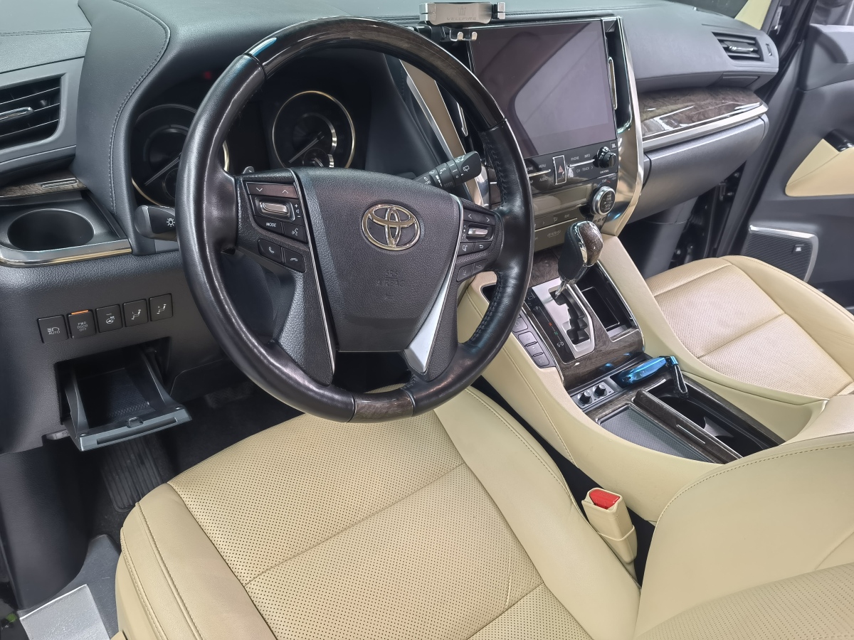 Toyota Vellfire 2022 #4 Toyota Vellfire 2022 صورة سيارة #4