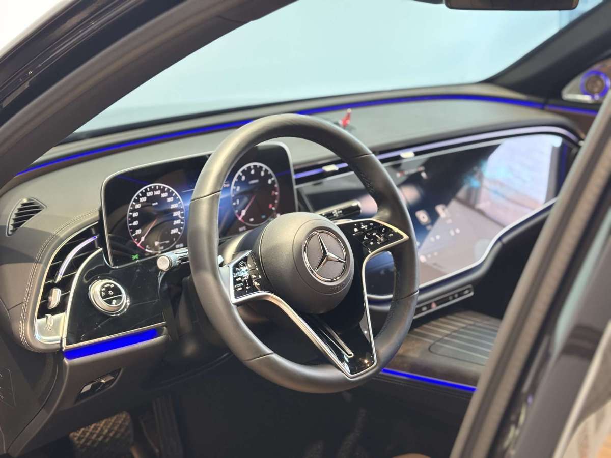 Mercedes-Benz E Class 2024 car image #4