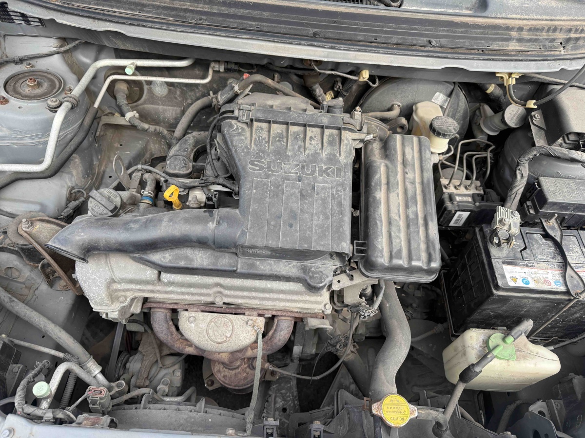 Suzuki Liana 2011 image de voiture #4