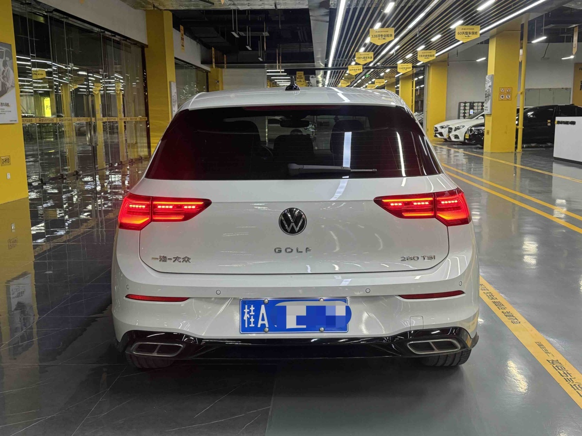 Volkswagen Golf 2025 car image #4