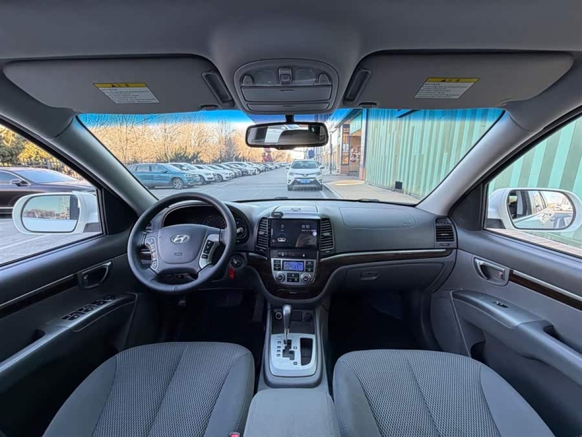 Hyundai Santa Fe Classic 2010 car image #4