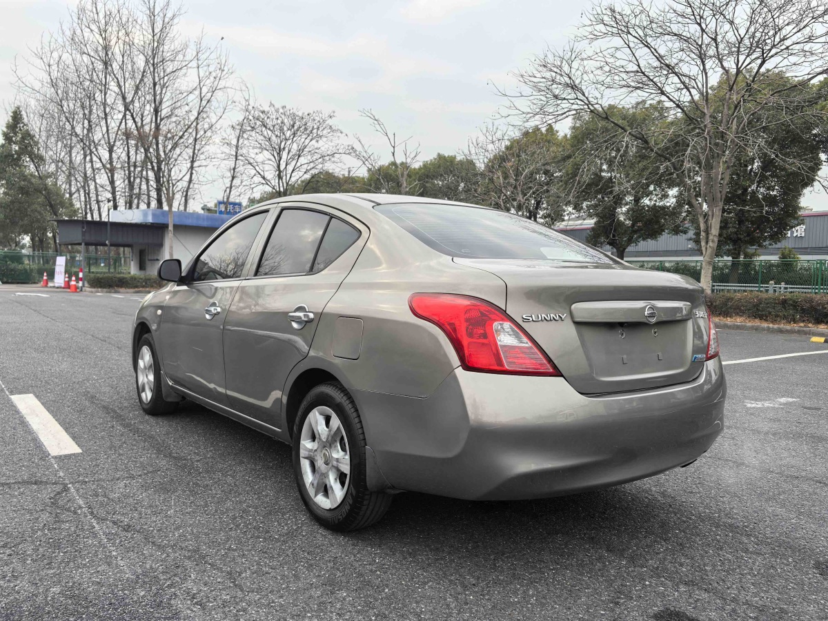 Nissan Sunny 2013 #4 Nissan Sunny 2013 car image #4
