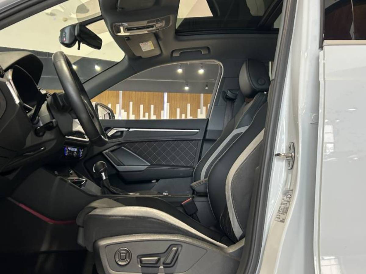 Audi Q3 2024 صورة سيارة #4