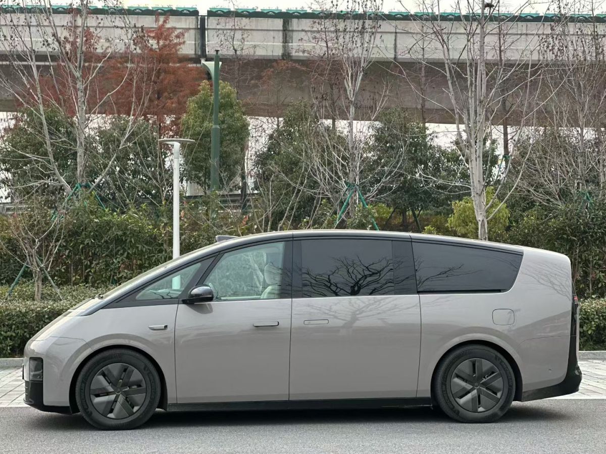 理想汽车 理想MEGA 2024 汽车图片 #4