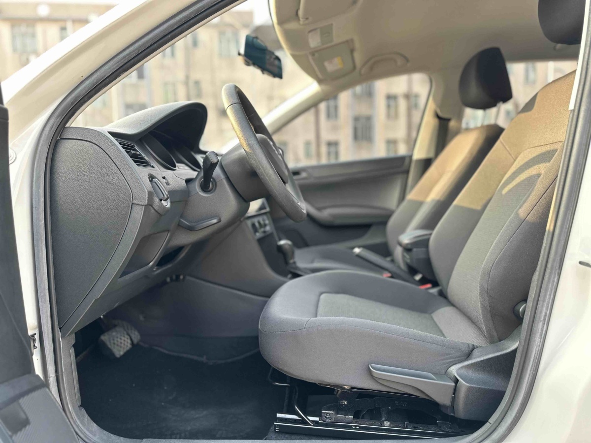 Skoda Rapid Spaceback 2019 car image #4