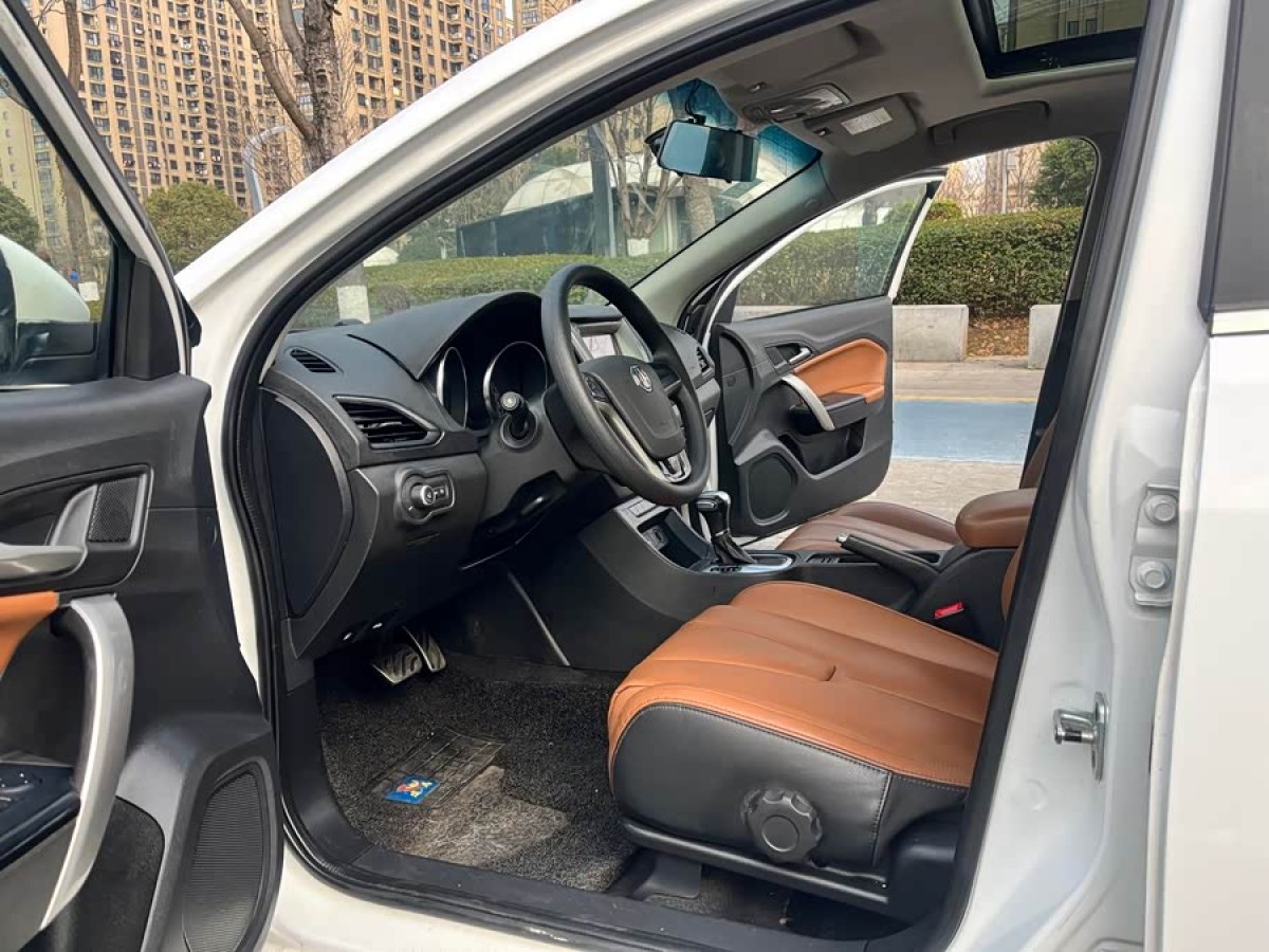 MG GT 2017 car image #4