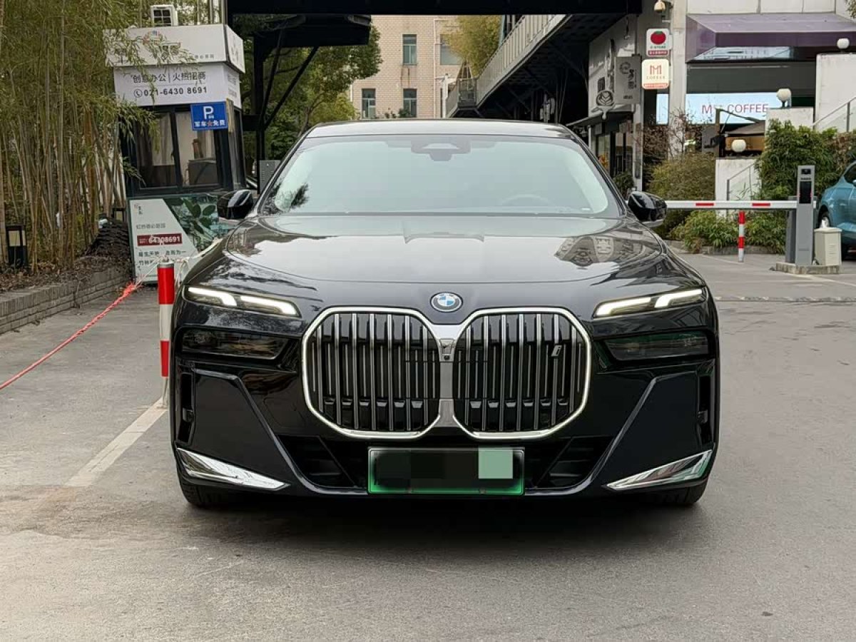 BMW i7 2023 #4 BMW i7 2023 car image #4