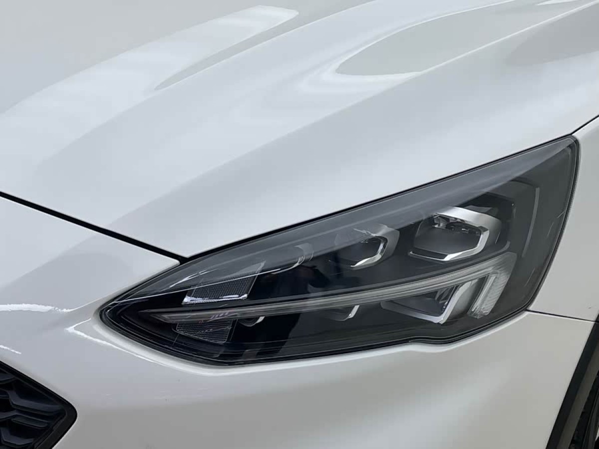 Ford Focus Active 2020 #4 Ford Focus Active 2020 صورة سيارة #4