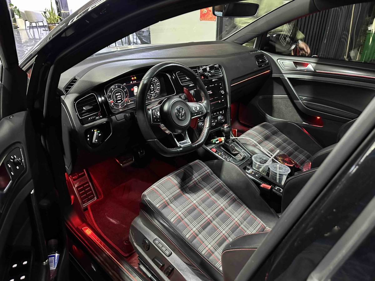 Volkswagen 2019 car image #4