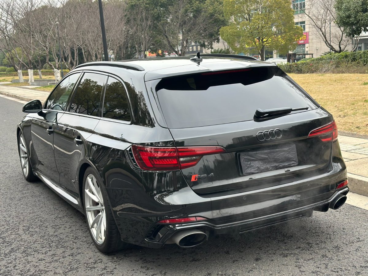 Audi RS 4 2019 car image #4