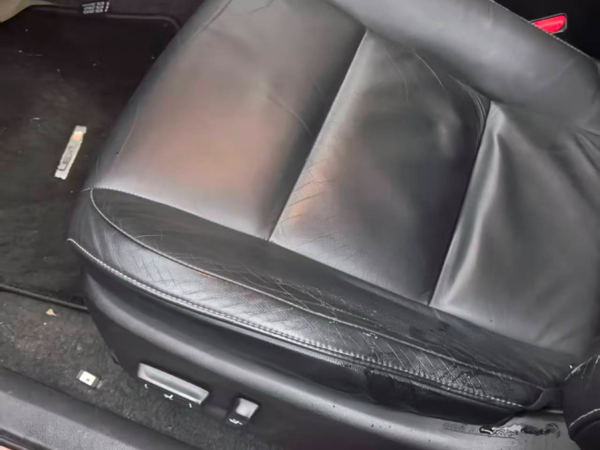 Toyota RAV4 2015 immagine di auto #4