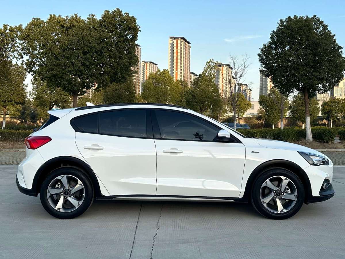 Ford Focus Active 2021 صورة سيارة #4