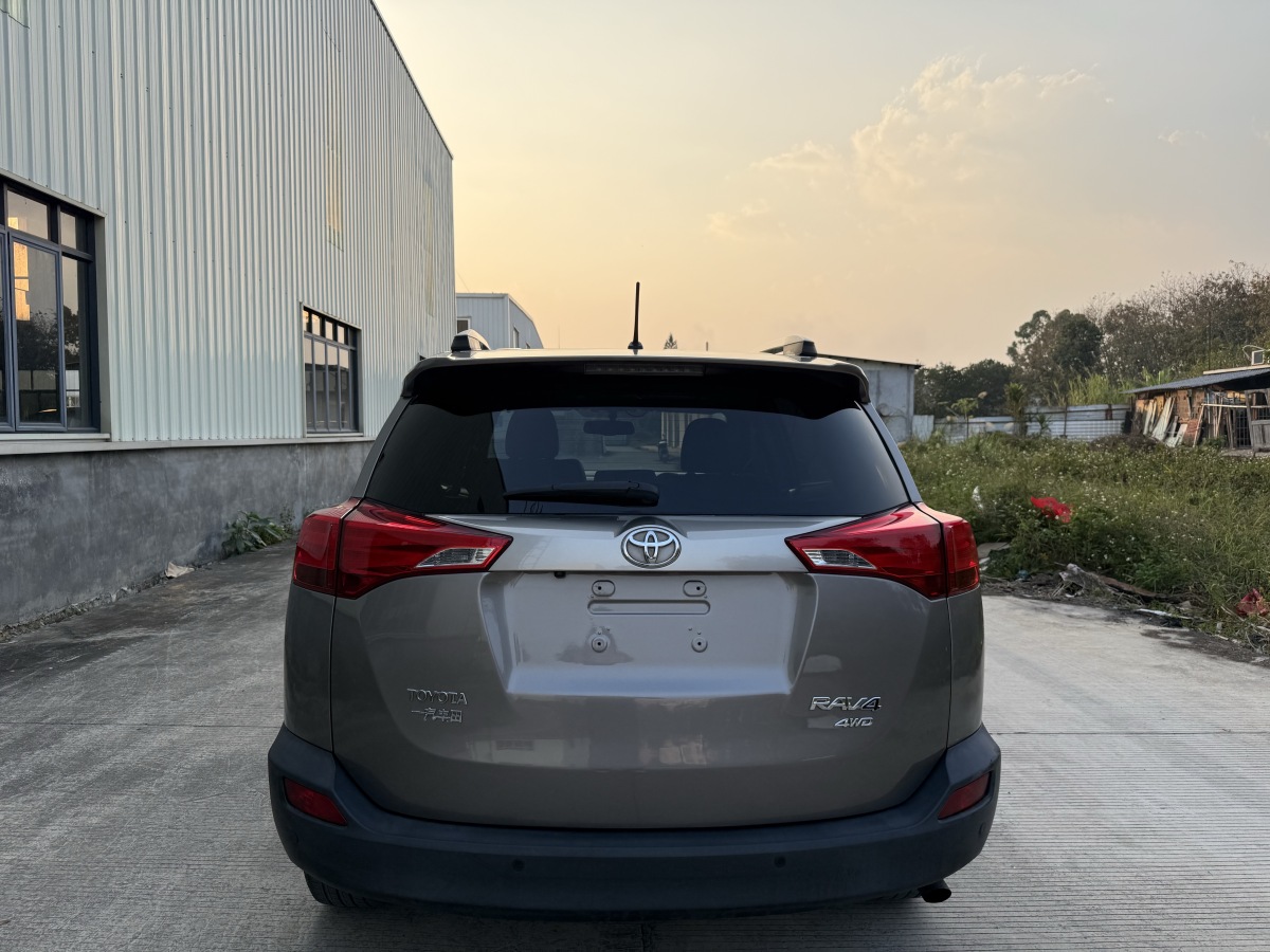 Toyota RAV4 2014 #4 Toyota RAV4 2014 car image #4