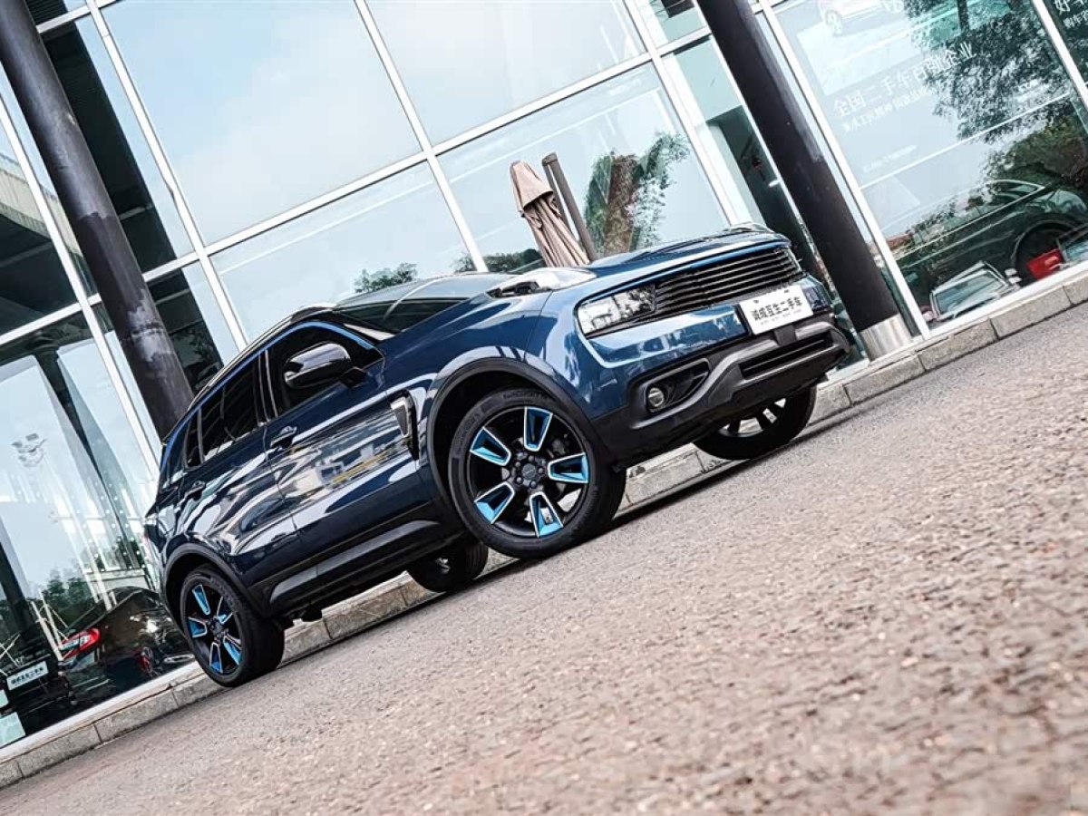 Lynk & Co 01 2018 car image #4
