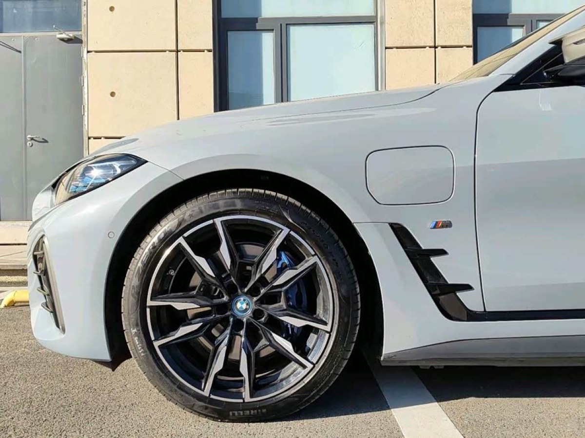 BMW i4 M50 2025 car image #4