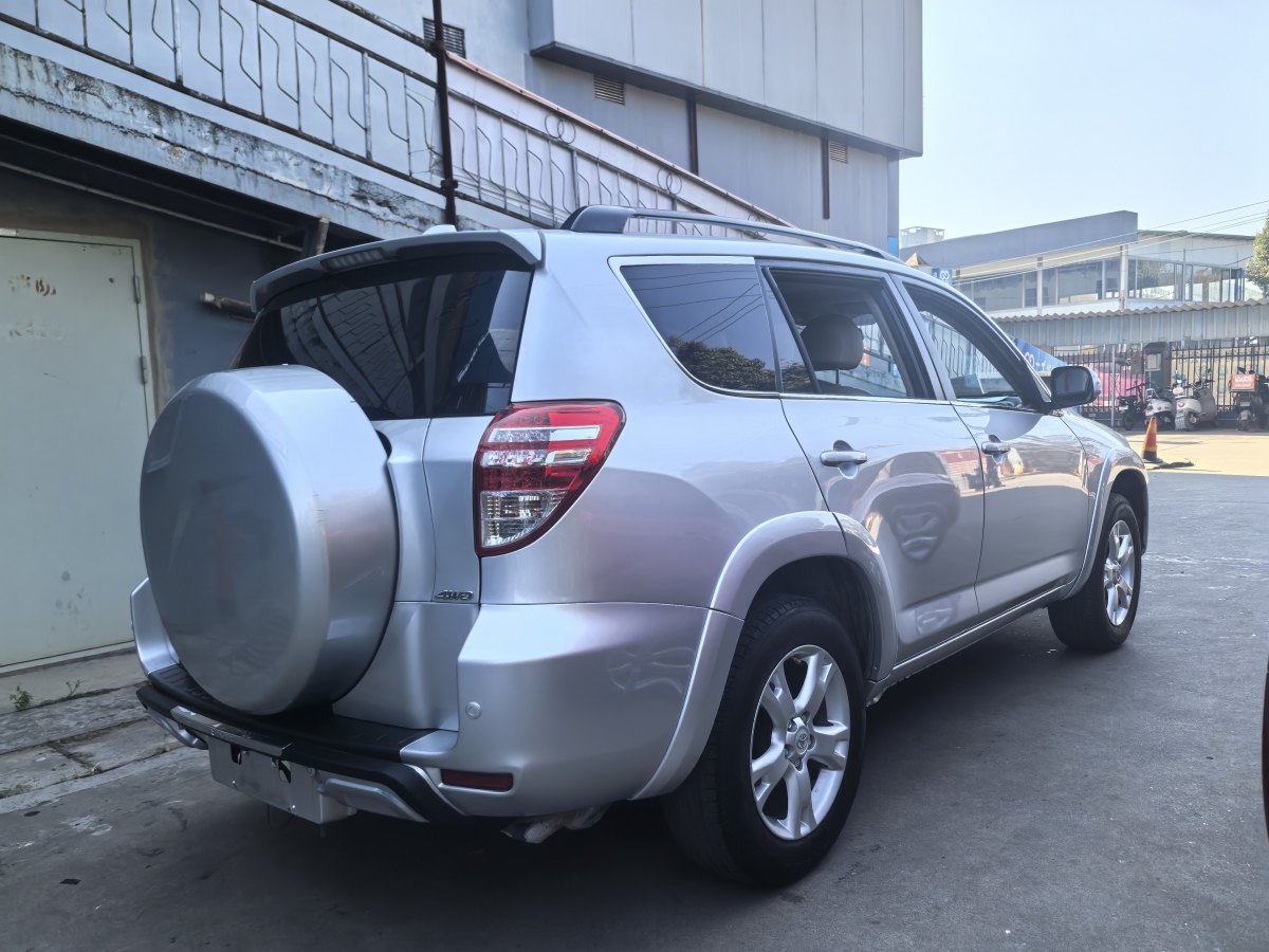 Toyota RAV4 2012 car image #4