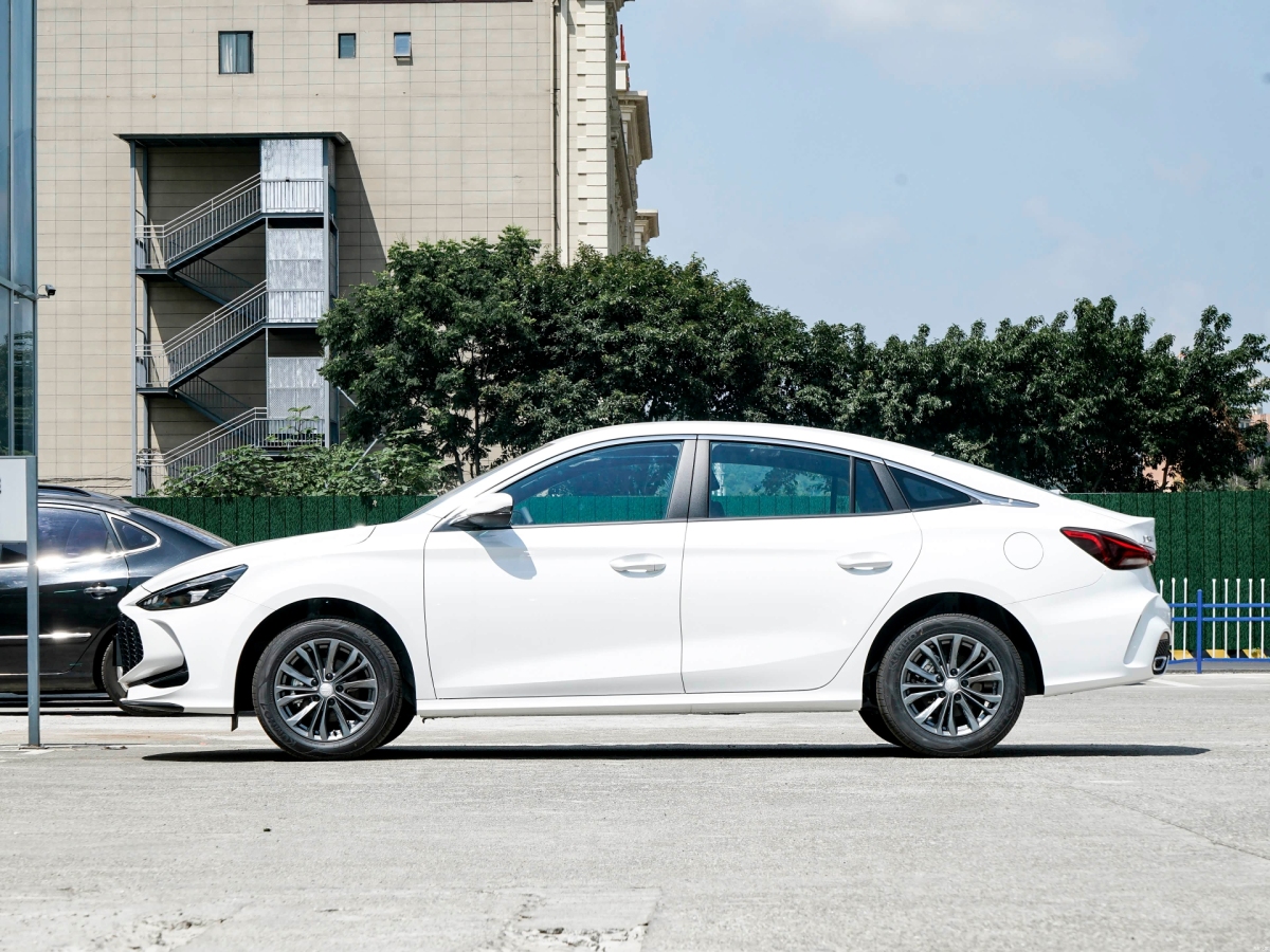 MG 5 2025 car image #4