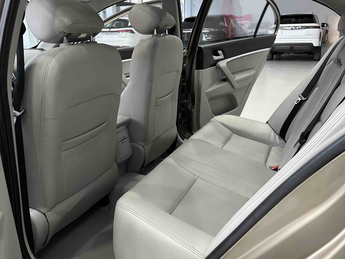 GEELY Emgrand 2015 #4 GEELY Emgrand 2015 car image #4