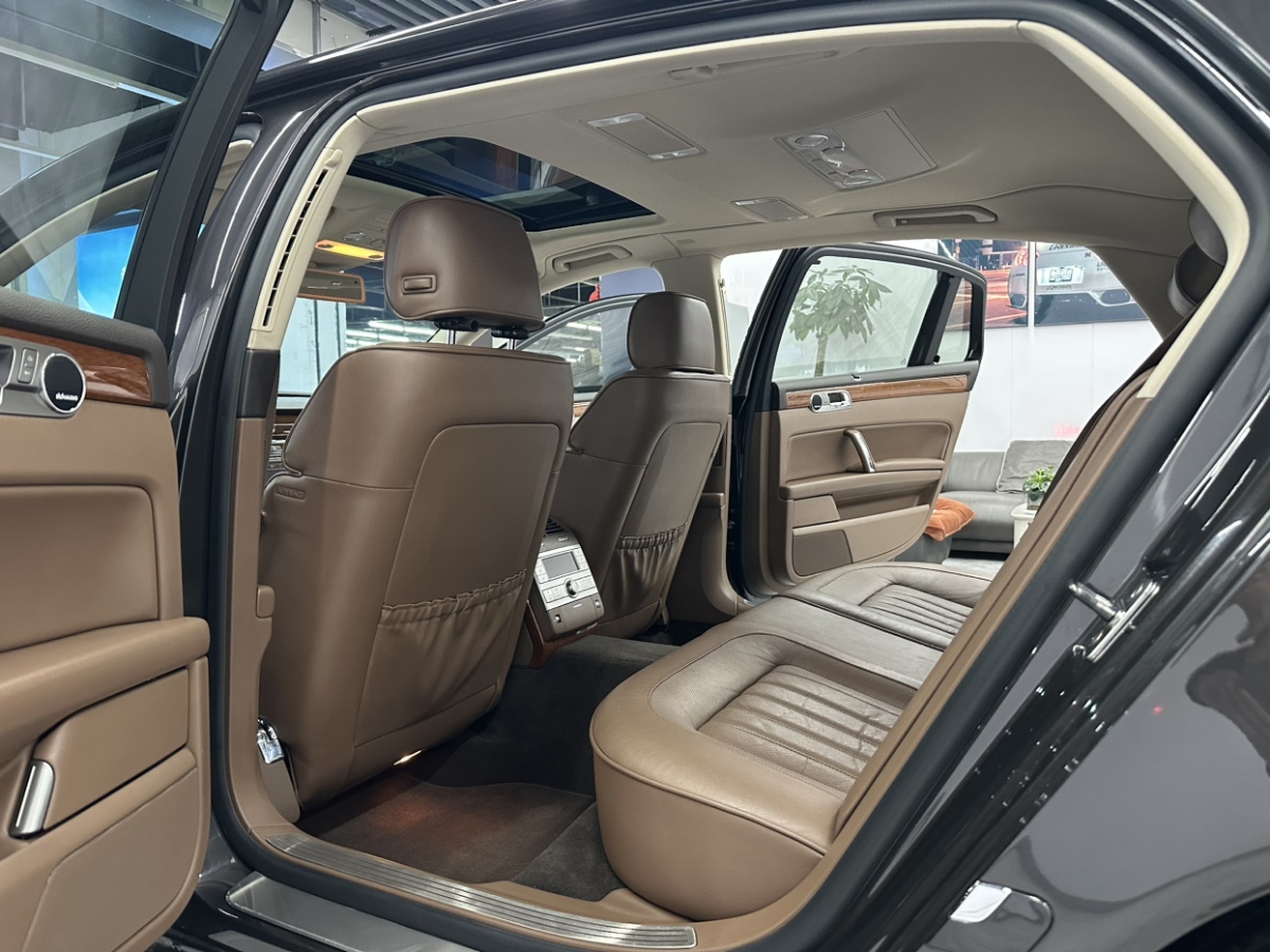 Volkswagen Pheaton 2012 immagine di auto #4