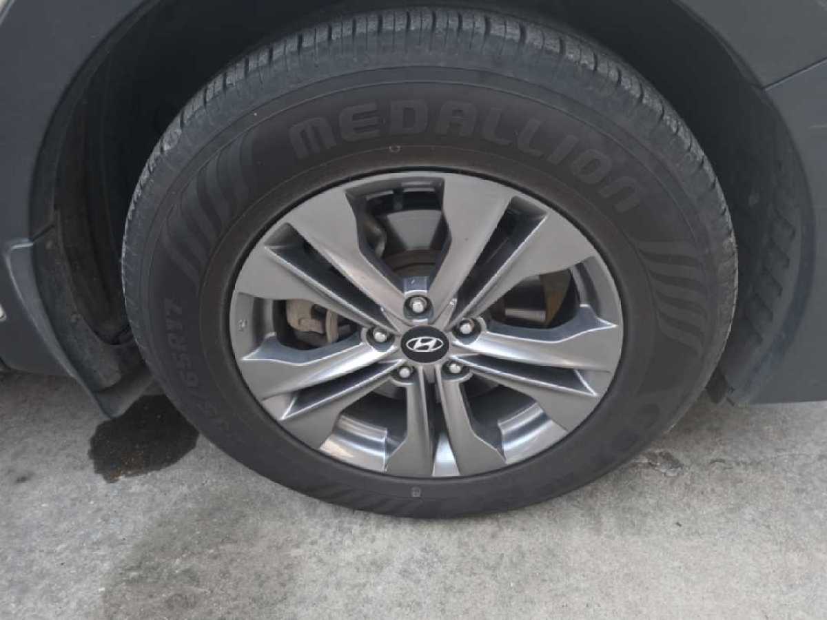 Hyundai Santa Fe 2014 car image #4