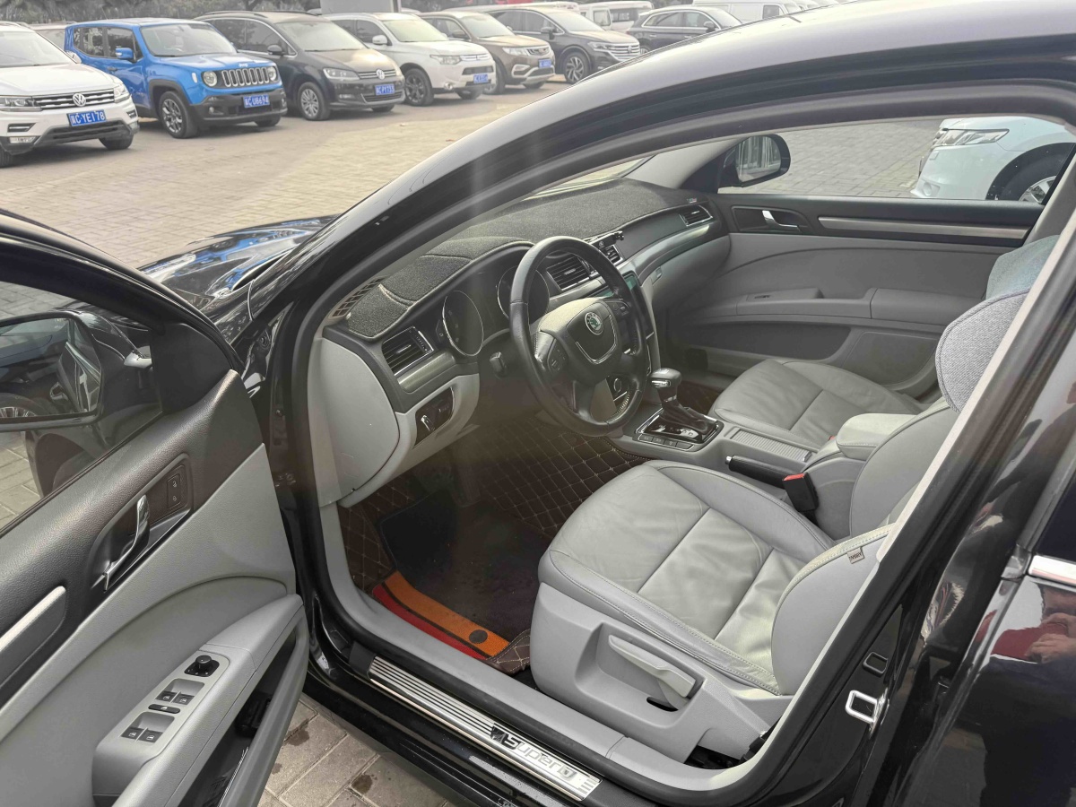 Skoda Superb 2012 immagine di auto #4