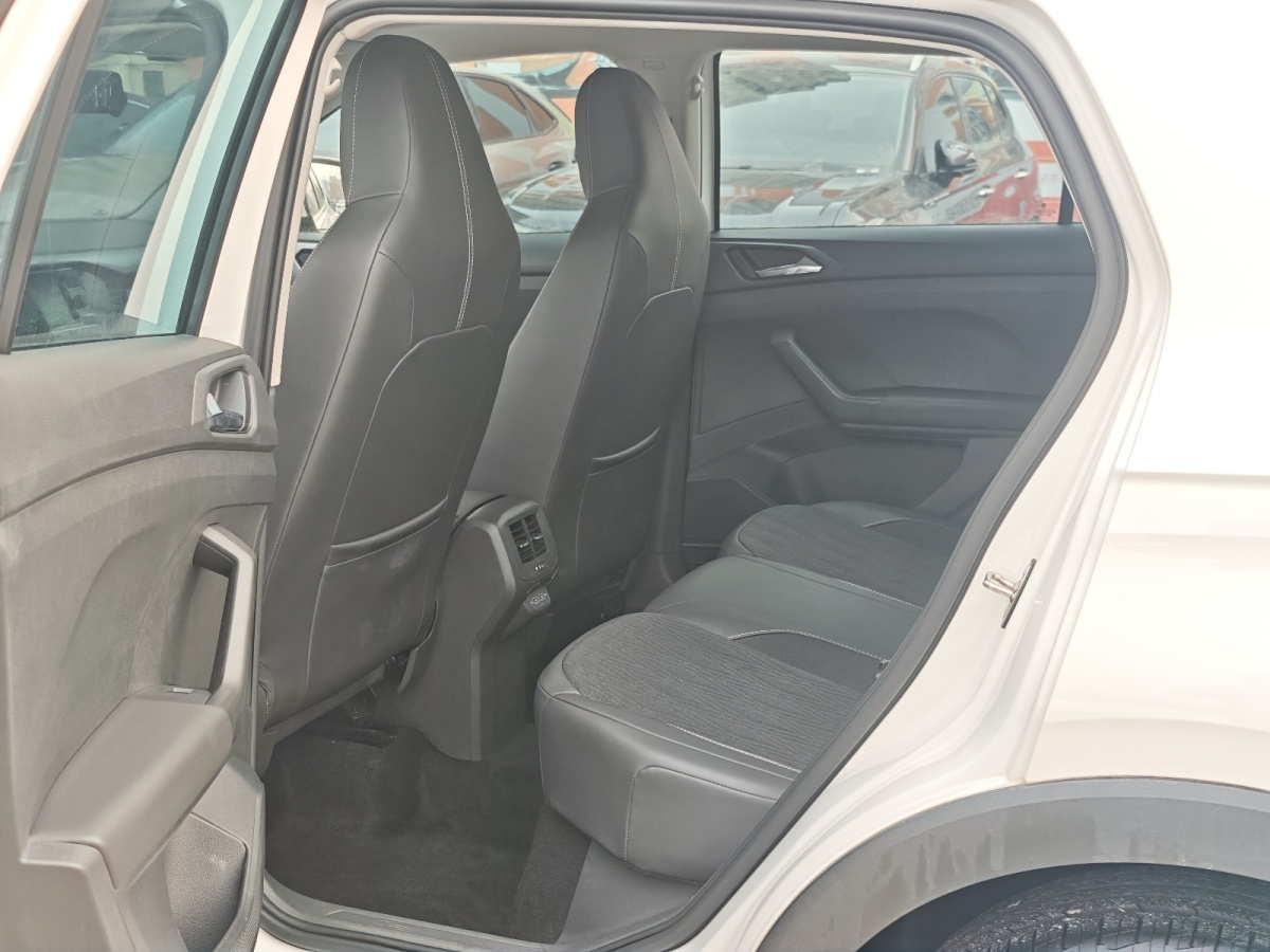 Volkswagen T-Cross 2019 #4 Volkswagen T-Cross 2019 car image #4