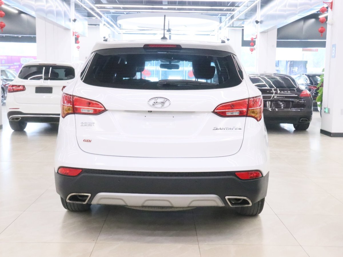 Hyundai Santa Fe 2015 car image #4