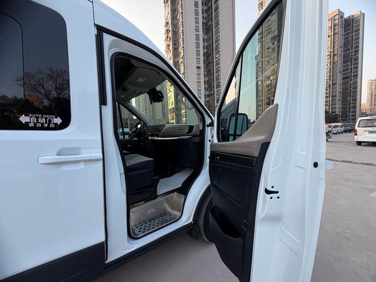 Ford Transit T8 2024 car image #4