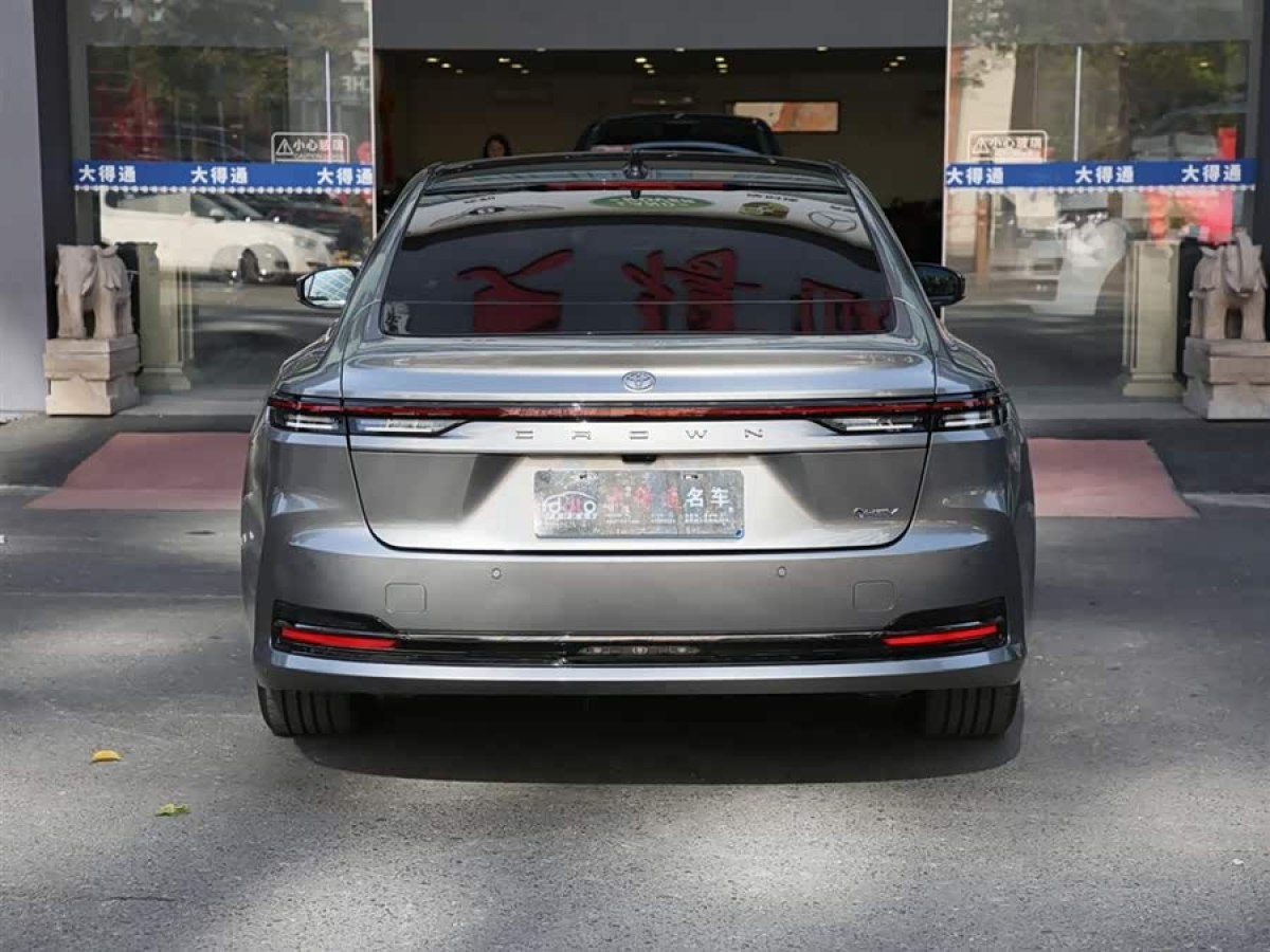 Toyota Crown 2025 صورة سيارة #4