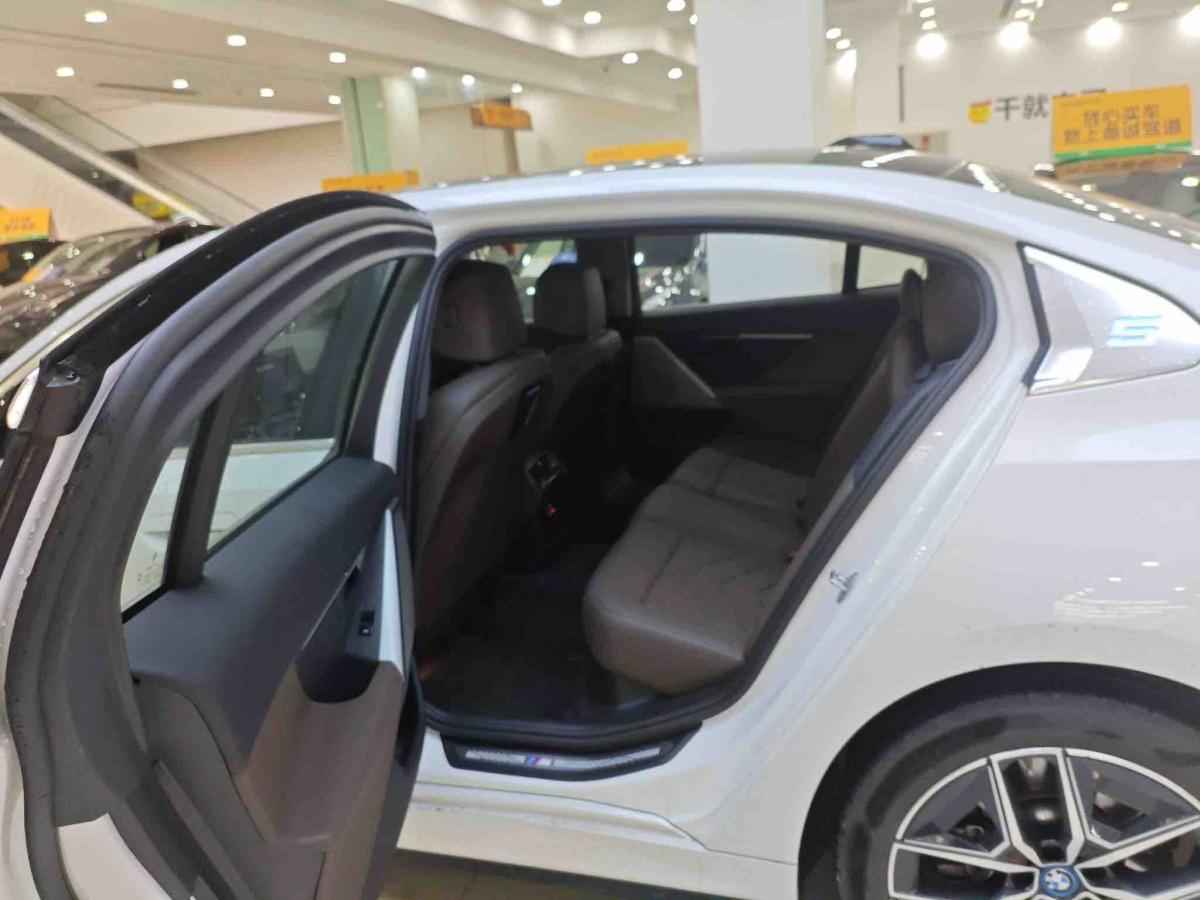 BMW i5 2024 #4 BMW i5 2024 صورة سيارة #4