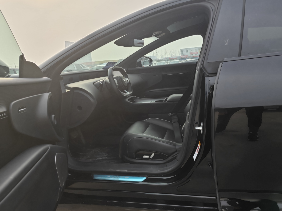 Avatr 12 2025 car image #4