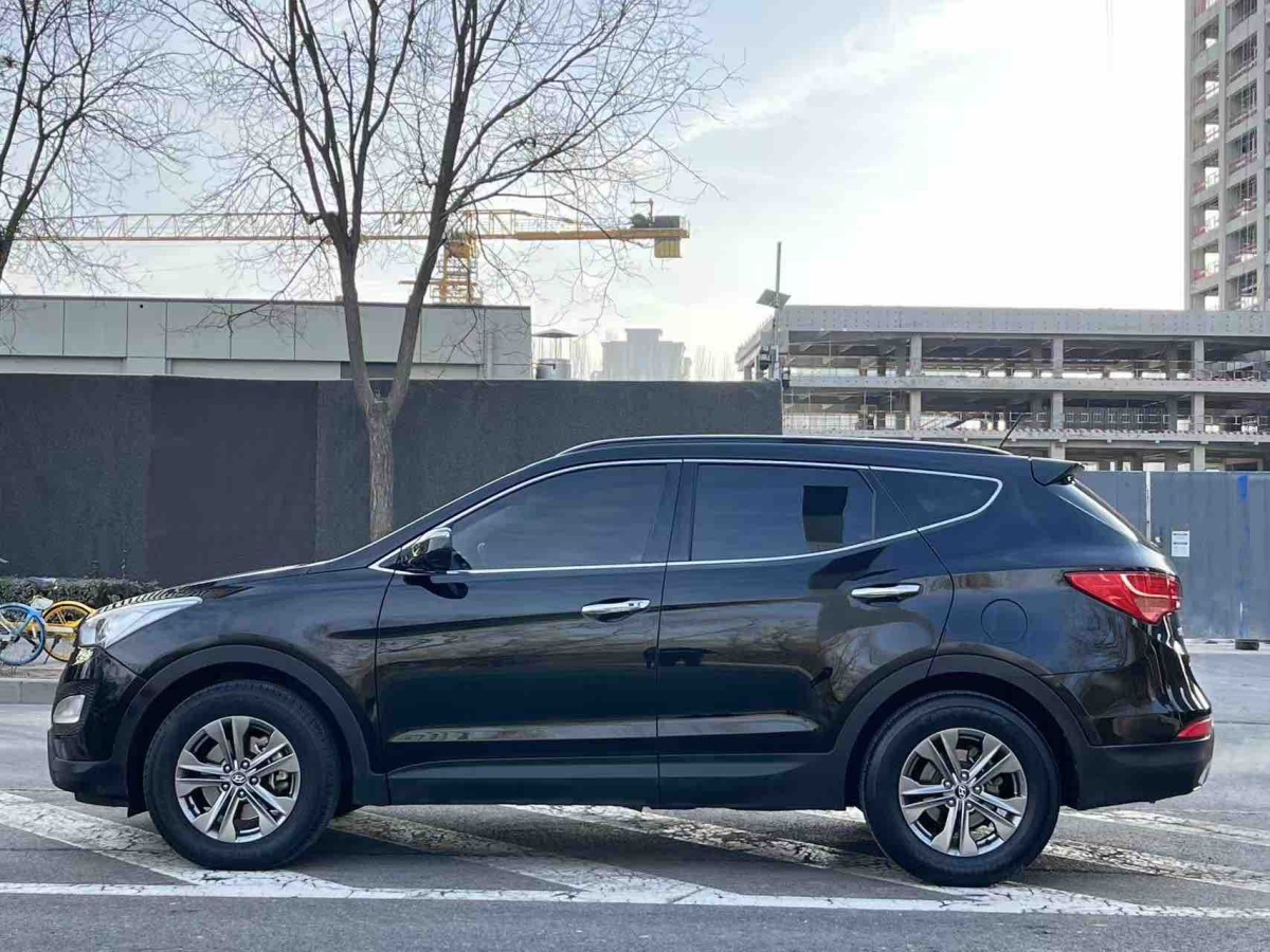 Hyundai Santa Fe 2013 car image #4