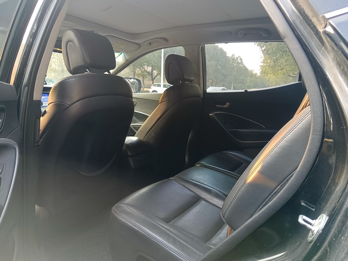 Hyundai Santa Fe 2014 car image #4