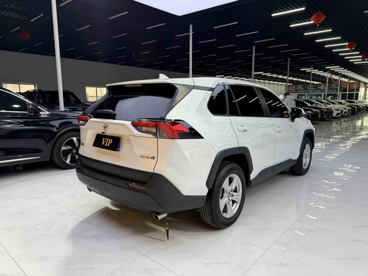 Toyota RAV4 2025 car image #4