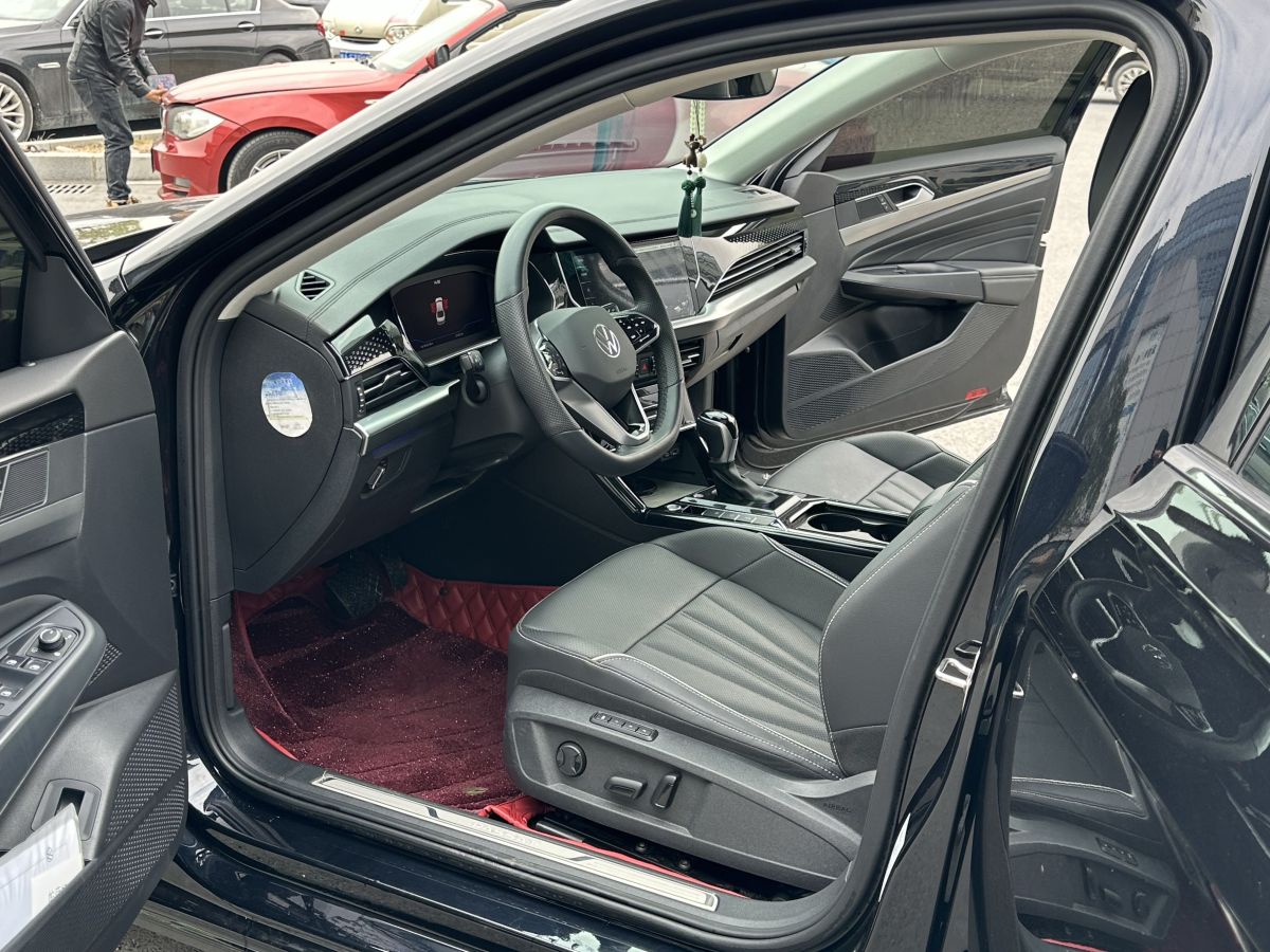 Volkswagen Passat 2024 car image #4
