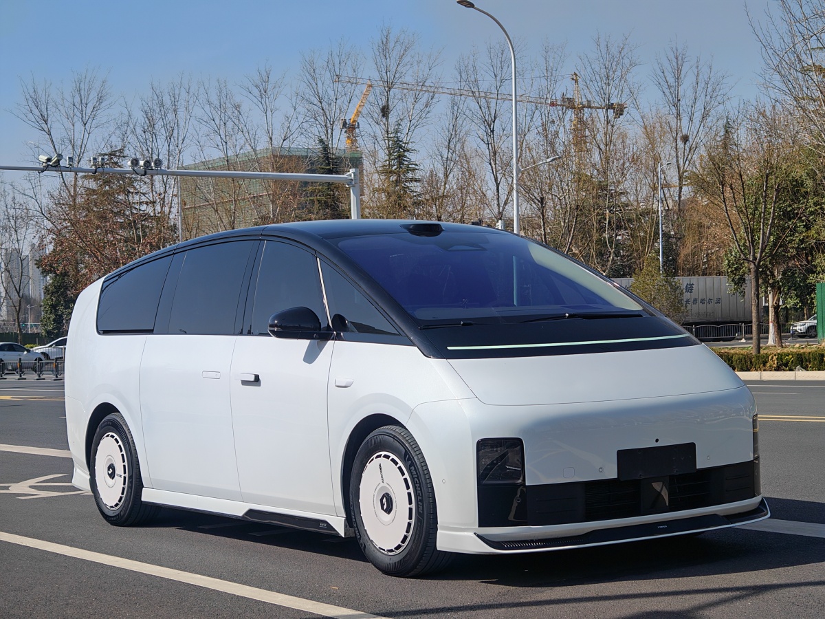 理想汽车 理想MEGA 2025 汽车图片 #4