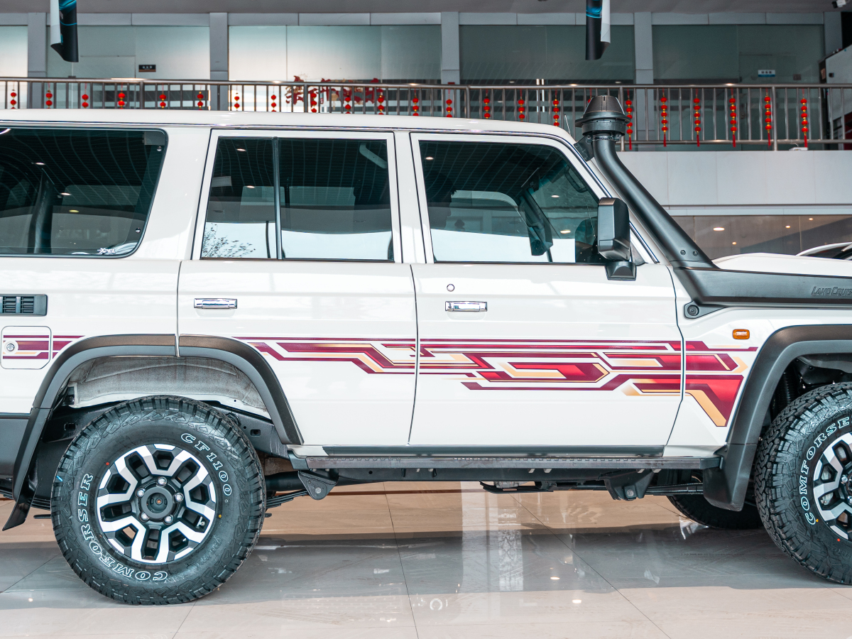 Toyota FJ Cruiser 2024 car image #4