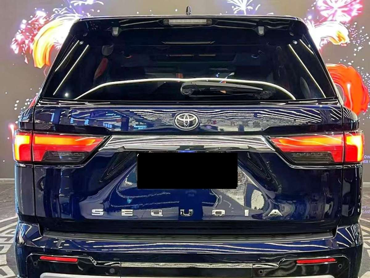 Toyota Sequoia 2023 car image #4
