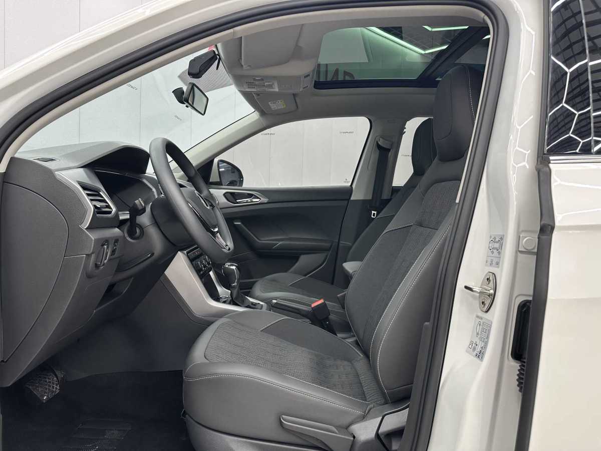 Volkswagen T-Cross 2021 #4 Volkswagen T-Cross 2021 car image #4