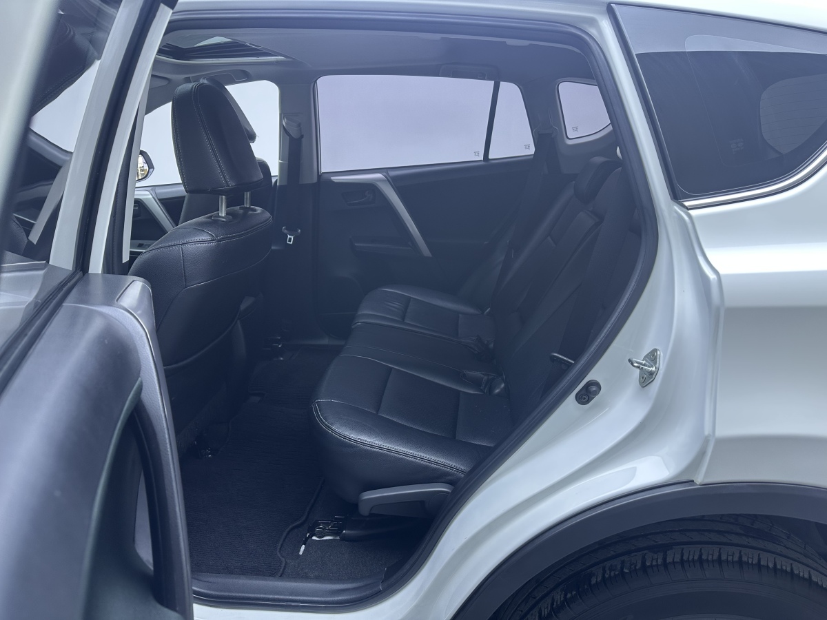 Toyota RAV4 2018 car image #4