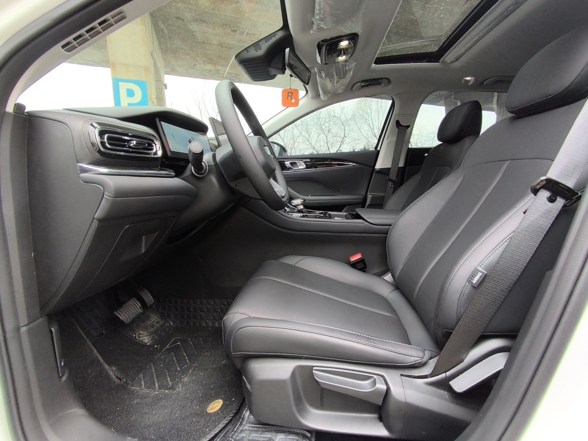 GEELY Emgrand 2025 immagine di auto #4