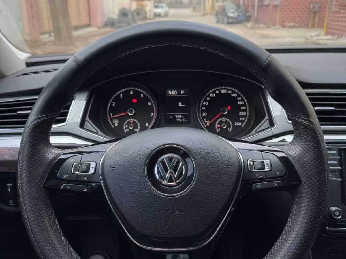 Volkswagen 2019 car image #4