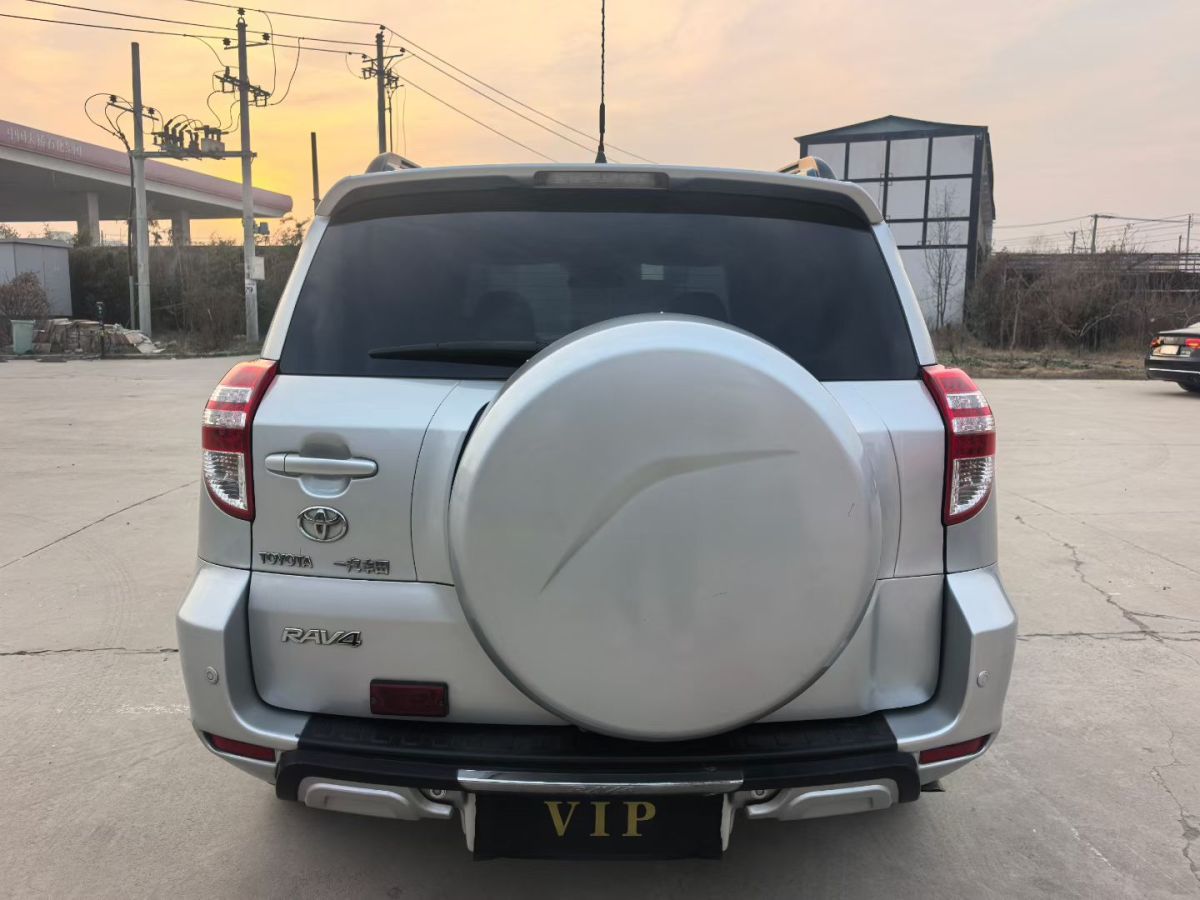 Toyota RAV4 2012 immagine di auto #4