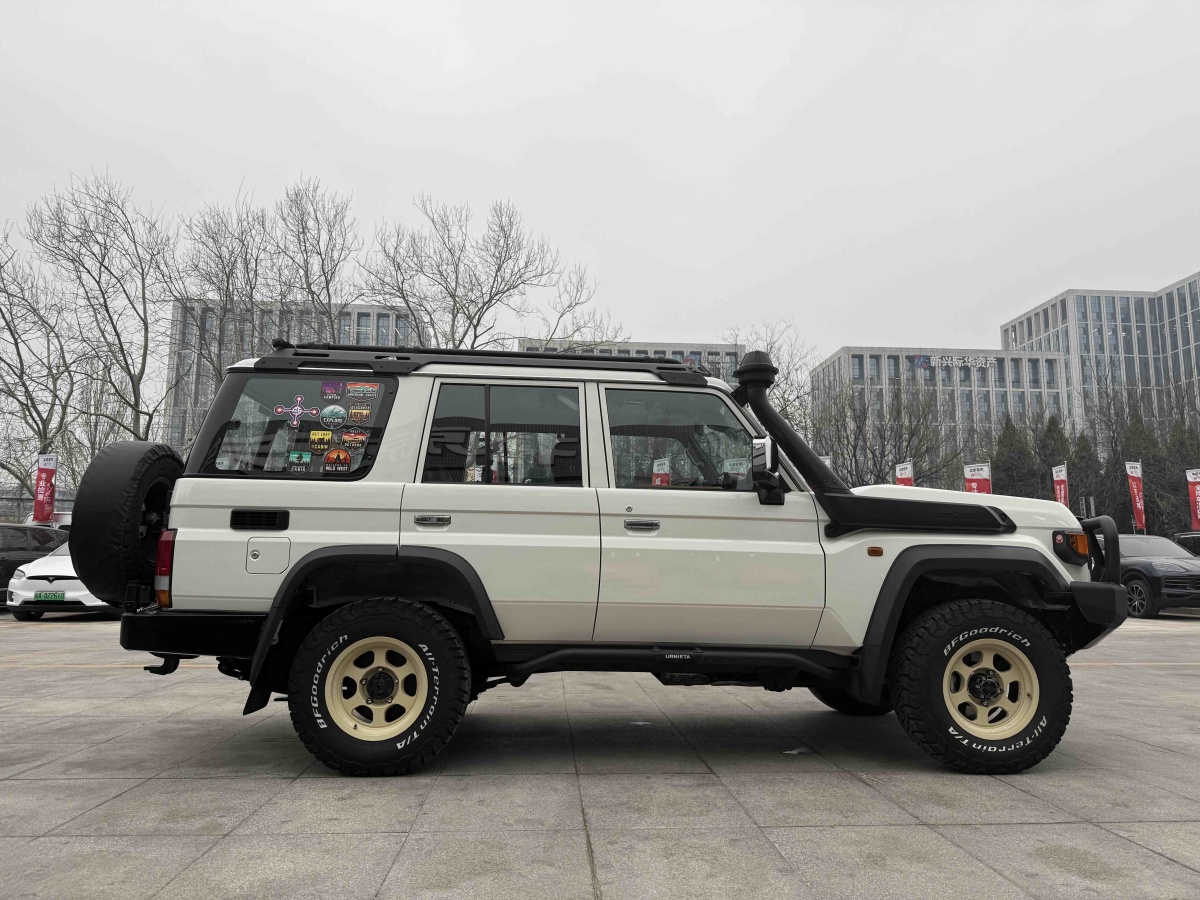 Toyota FJ Cruiser 2025 car image #4