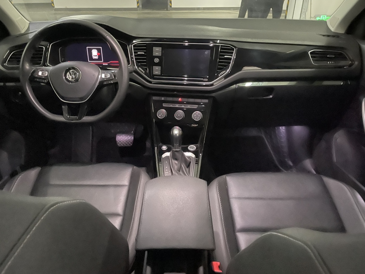 Volkswagen T-Roc 2020 صورة سيارة #4