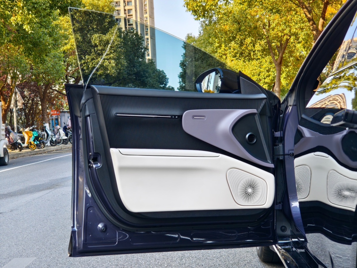 Avatr 12 2023 car image #4